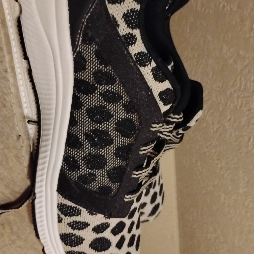 Stylish Black and White Women's Sneakers